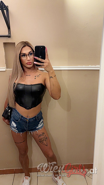 Trans Katie Delux Image