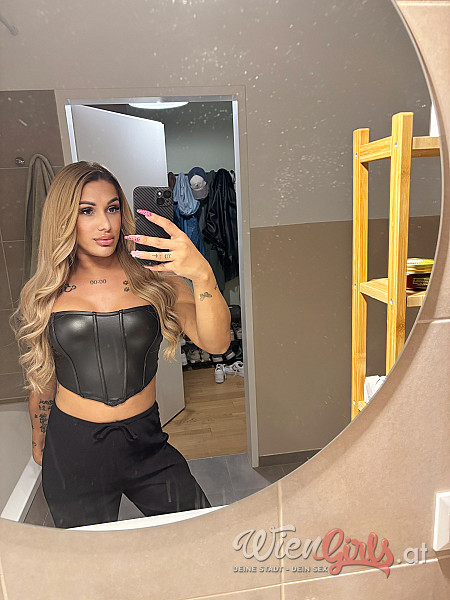 Trans Katie Delux Image